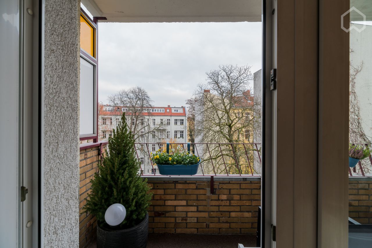 Quiet 3-room apartment in Schöneberg near Wittenbergplatz & KaDeWe (new kitchen, new bathroom!)