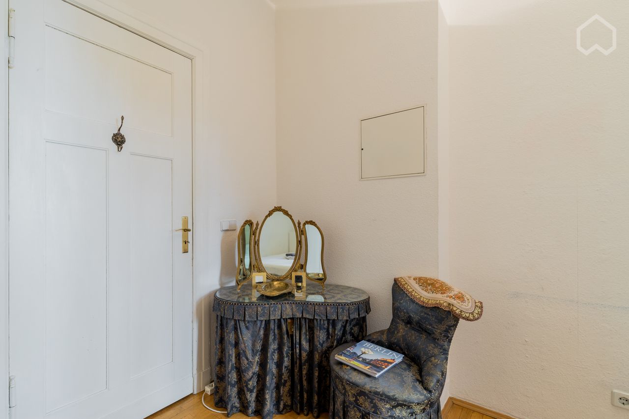 Great apartment with small terrace in perfect location in Prenzlauer Berg