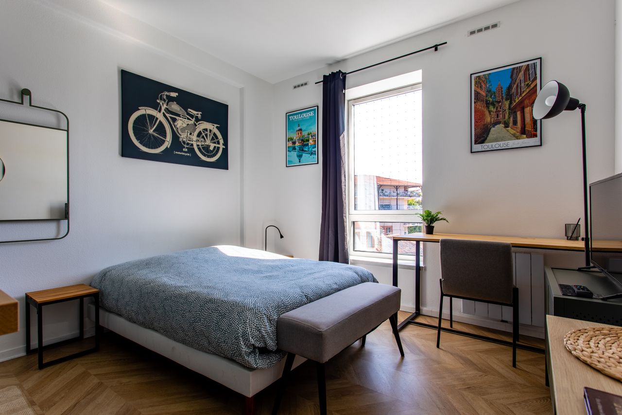 Modern Flat in Compans – Metro, Charm & Comfort
