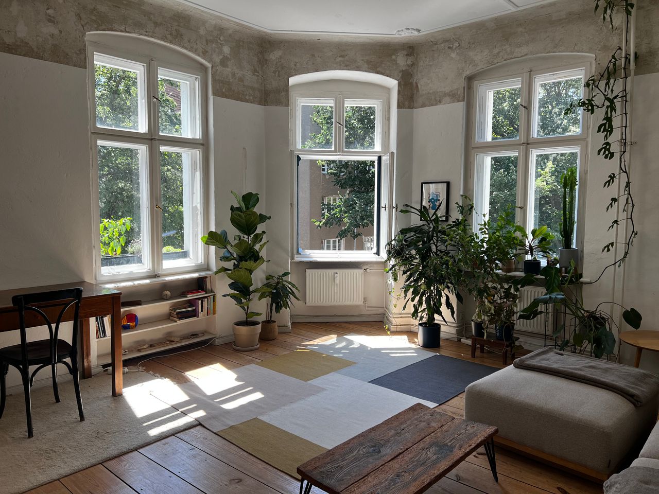 Bright, two rooms altbau in quiet area of Neukölln