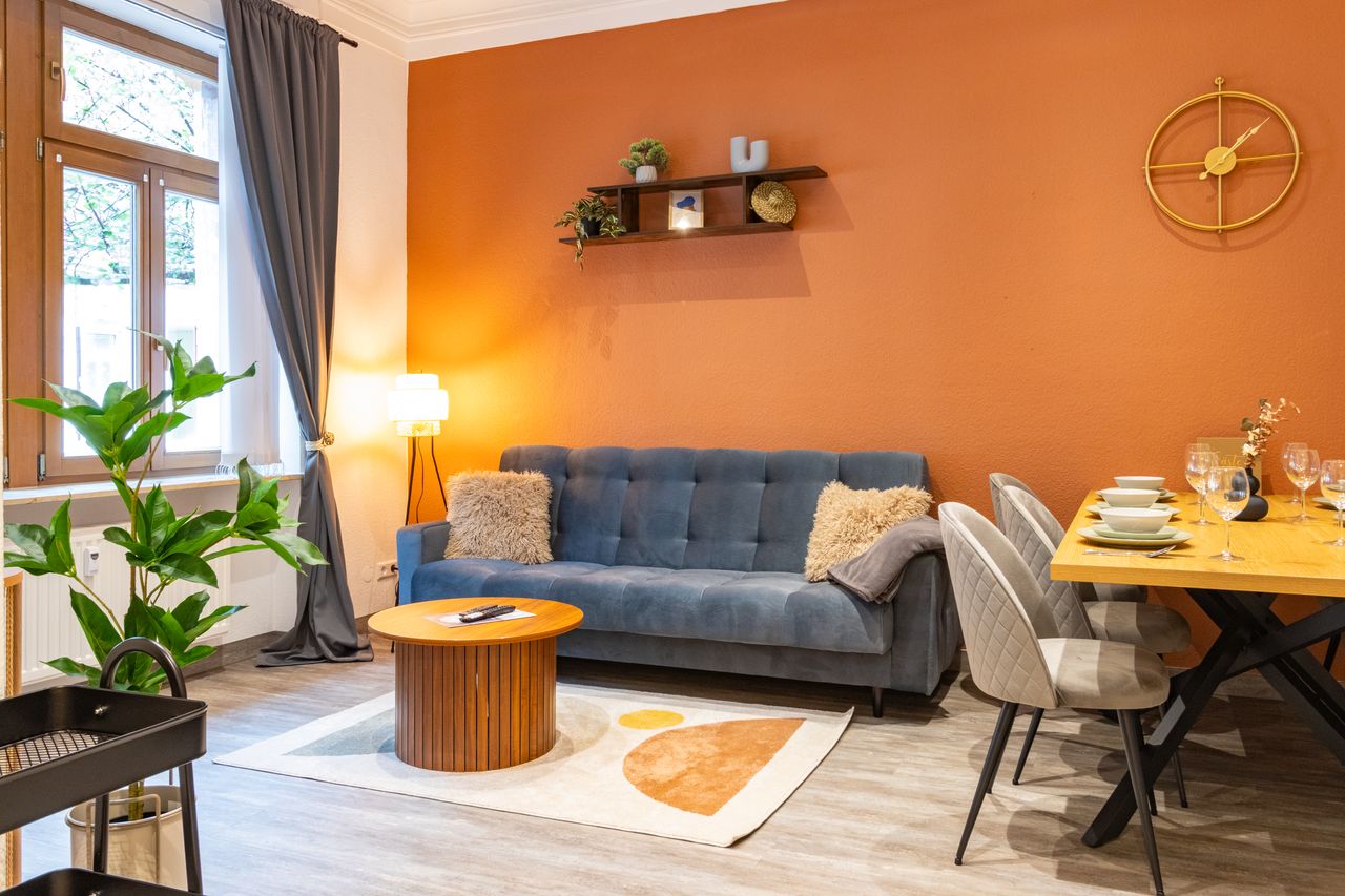 Classic meets modern - stylish accommodation near the train station with a workplace, 2 bedrooms and free coffee and tea