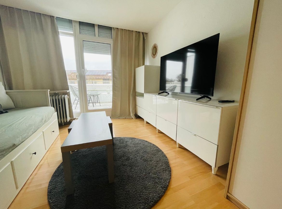 Charming furnished 2-room apartment with balcony in the heart of Munich