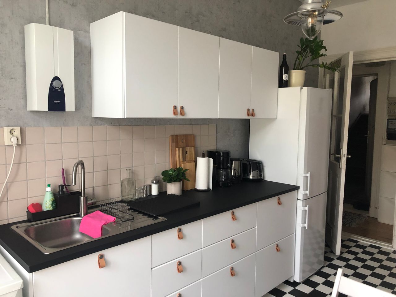 Modern and nice suite with balcony in trendy Reuterkiez located in Neukölln