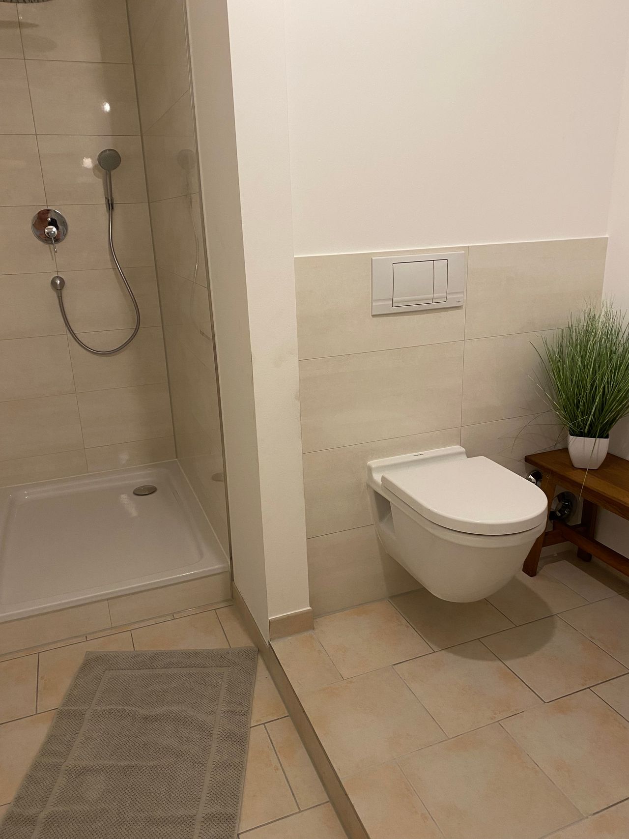 Neat and beautiful suite close to park