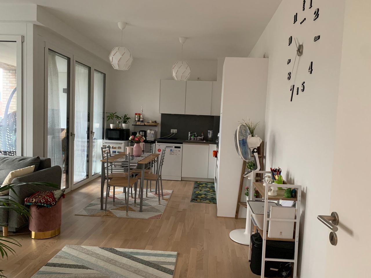 Quiet, cute, water facing flat near Hauptbahnhof