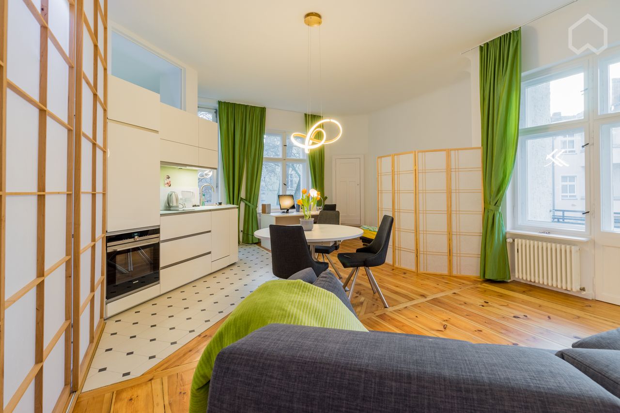 Sunny and modern suite in Steglitz