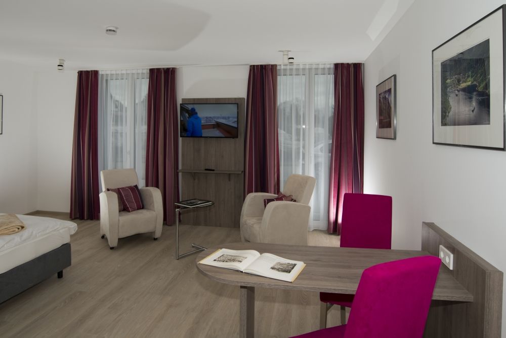 Cozy apartment with weekly cleaning service & fitness studio in the house, perfect location in Bogenhausen