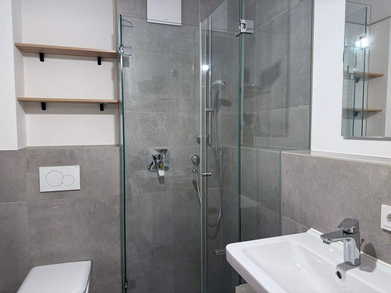 Bright & Furnished 2 Rooms Apartment with Private Garden – Near U-Bahn
