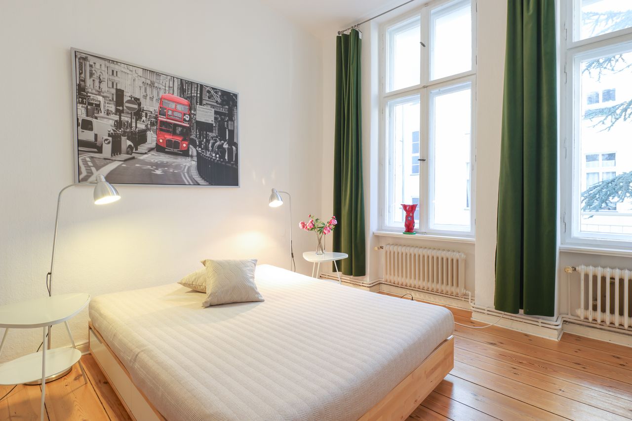 Extremely quiet and bright 2 room apartment-perfect for home office or studying, with balcony in Schöneberg