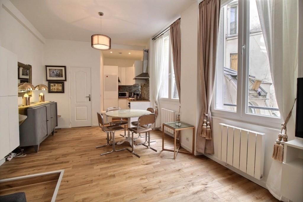 Tastefully decorated flat in the heart of the 2nd arrondissement