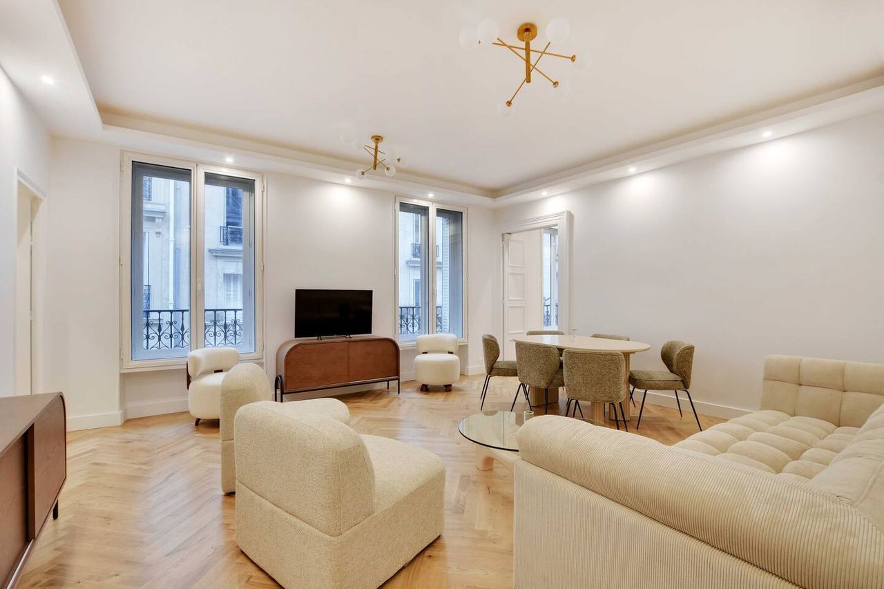 Perfect & charming flat conveniently located in the 8th