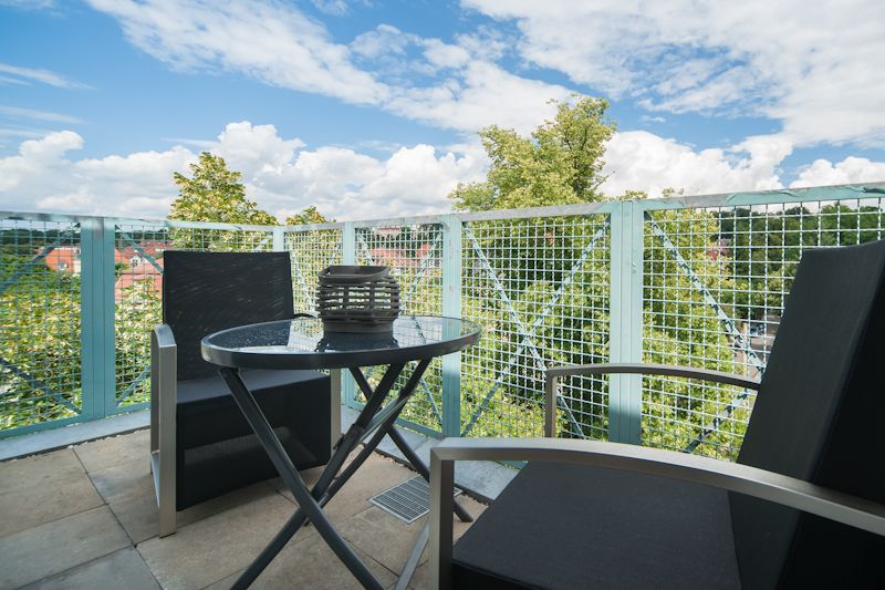DRESDEN beautiful furnished top floor apartment with 2 roof terraces