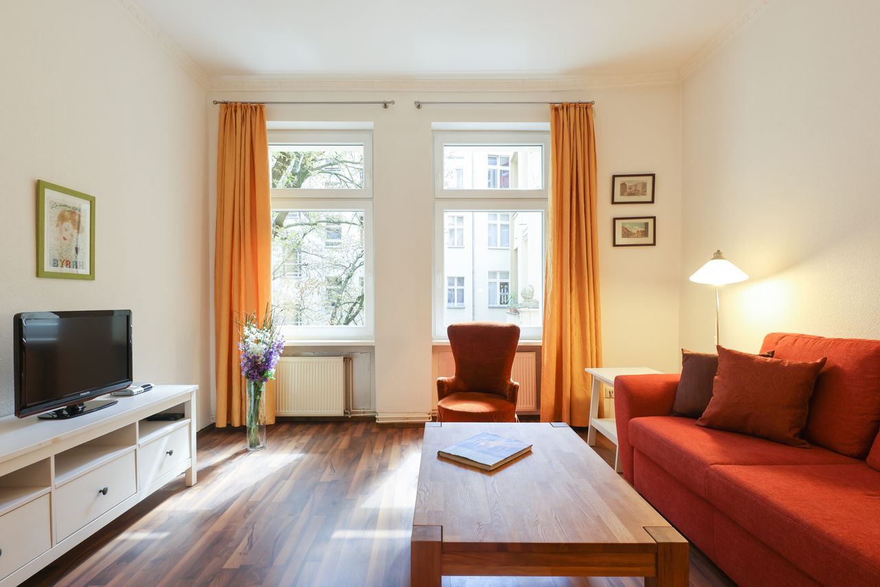 A beautiful and quiet 2-room apartment in an old building with balcony for rent in Mitte