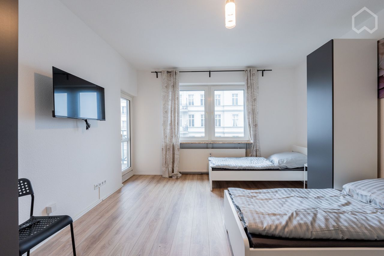 5 beds, 2 bedrooms apartment in Wilhelmsruh 30 min to Friedrichstrasse