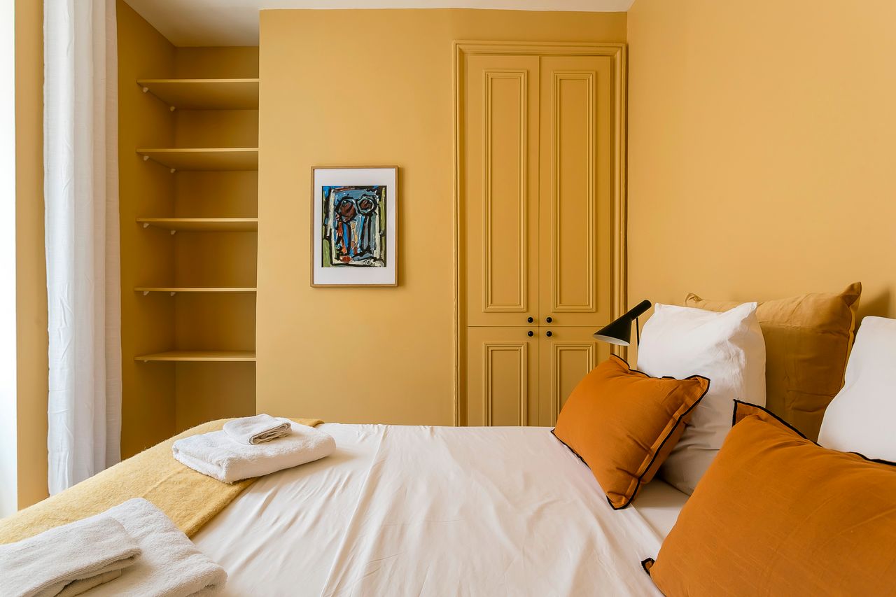 Furnished 2-Bedroom Apartment in the Heart of the Presqu'île
