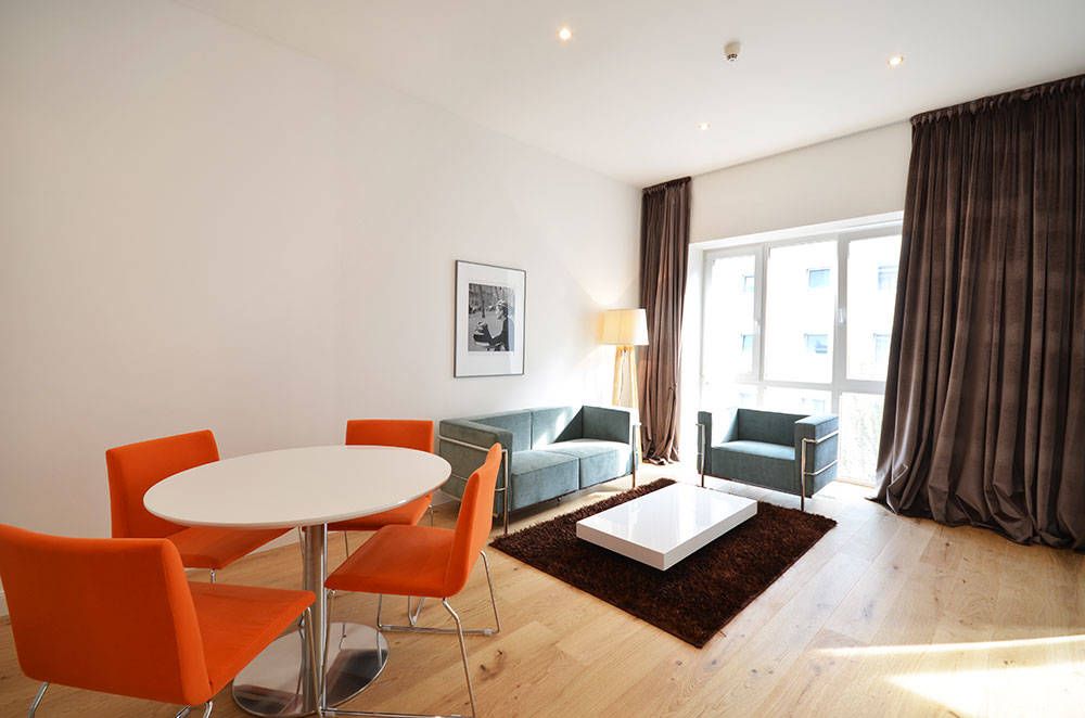 Elegantly furnished serviced apartment for 2 persons in Frankfurt close to old bridge