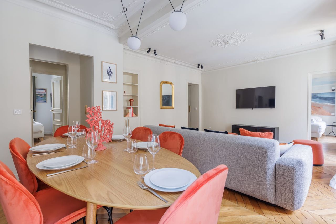 Stylish Mobility: Exquisite Apartment in Saint-Germain-des-Prés