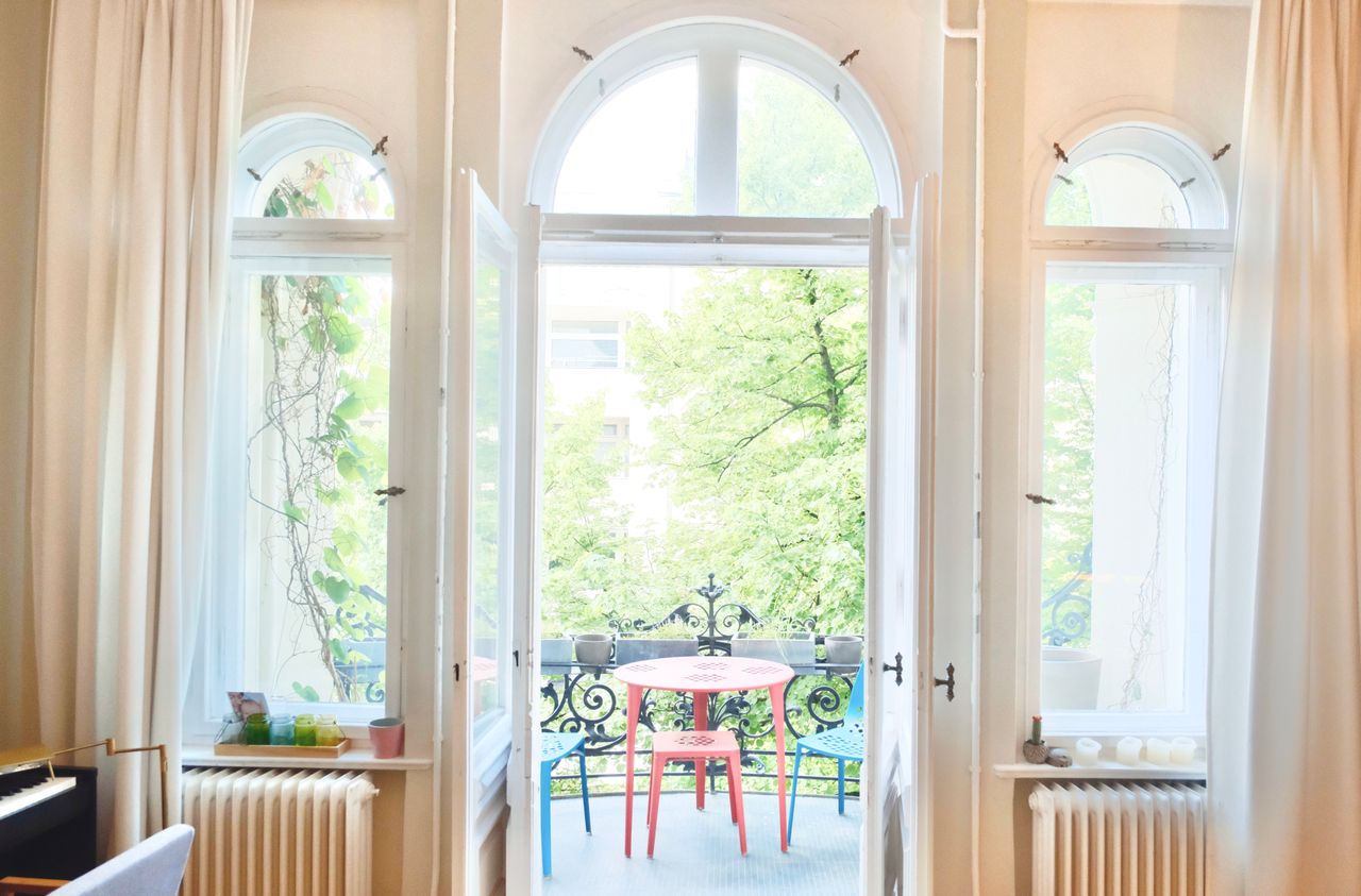 Elegant and fashionable Altbau Apartment with Designer Furniture - prime location