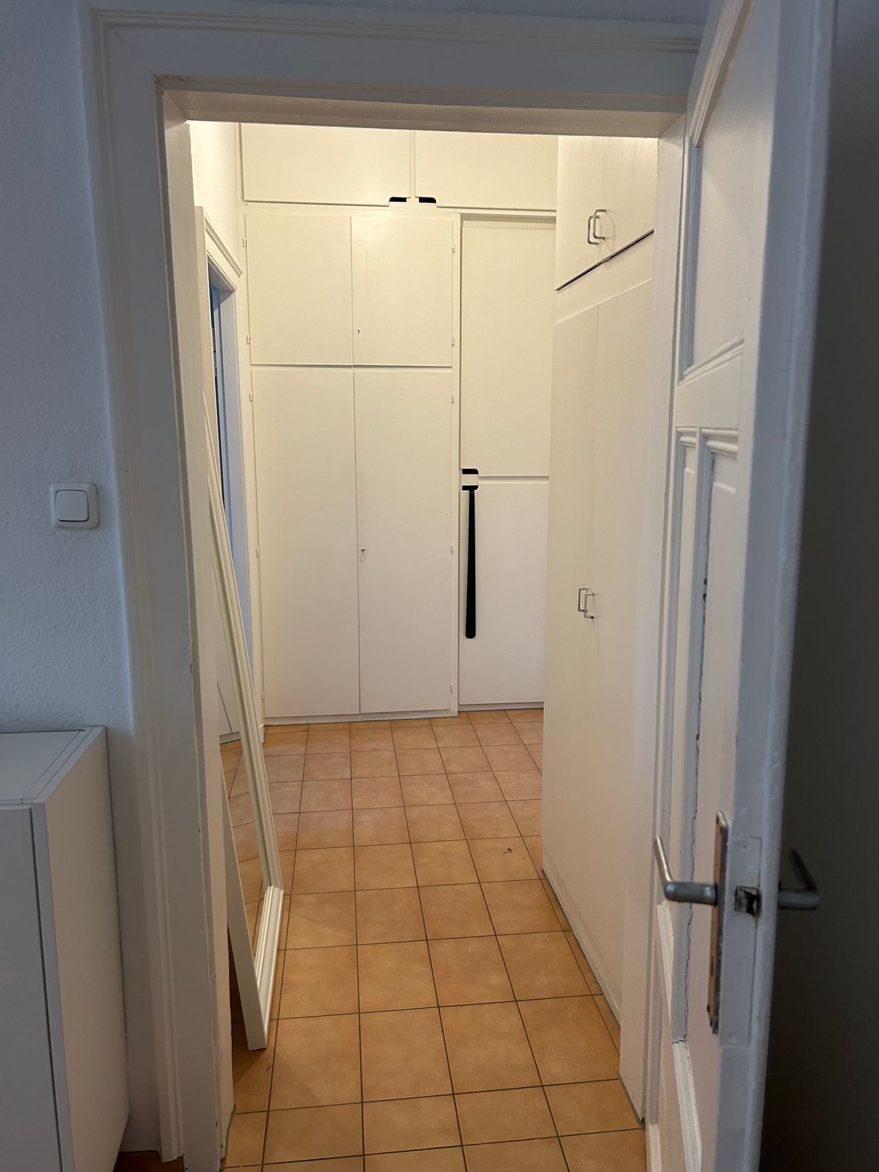 Charming 1.5-Room Apartment near Westbahnhof – Just One S-Bahn Stop to the Messe