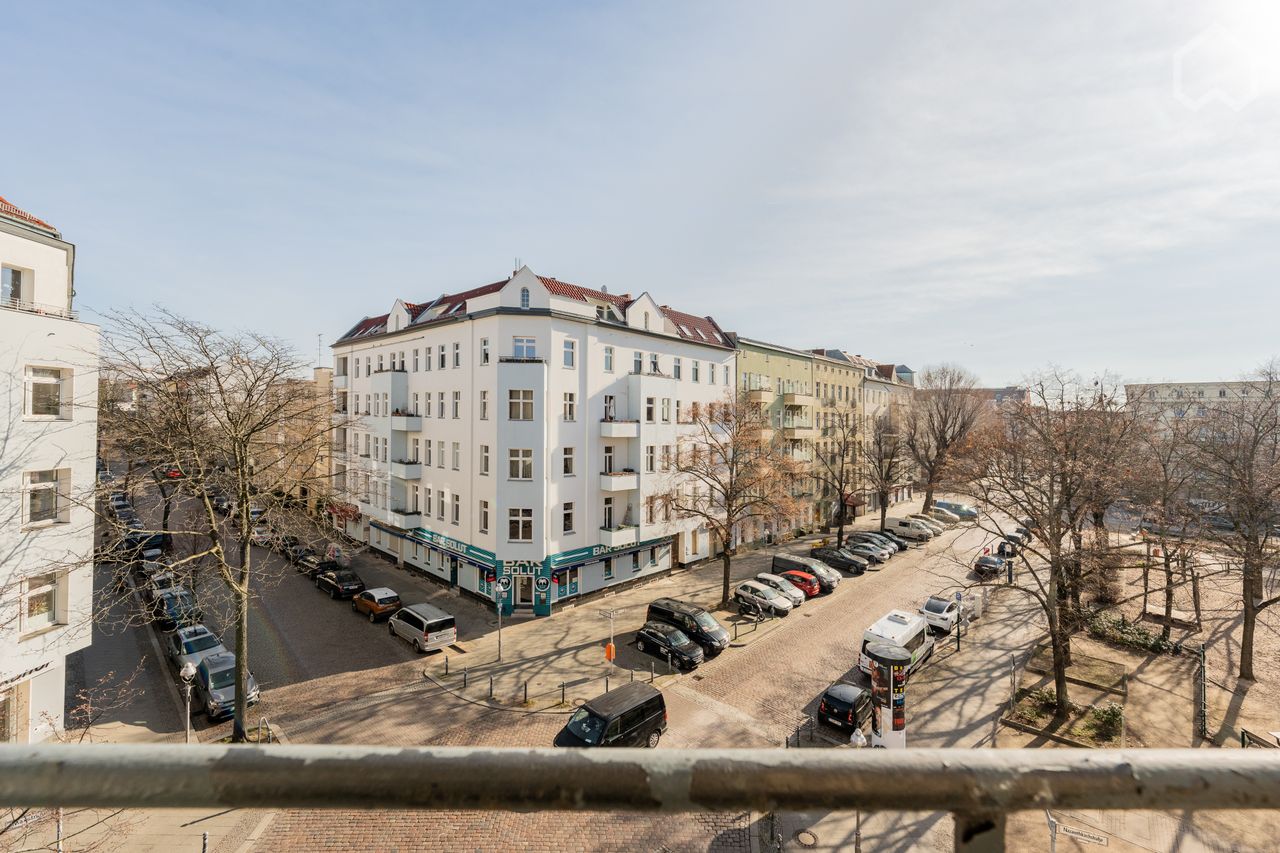 Beautiful Newly Renovated 2-Room Apartment with balcony