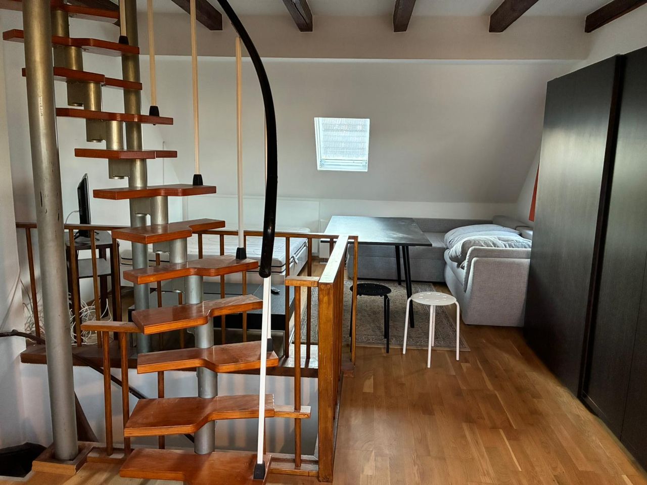 Möbliertes 1,5 Zimmer Studio-Apartment, in einem Haus mit großem Garten, 3-6 Monate