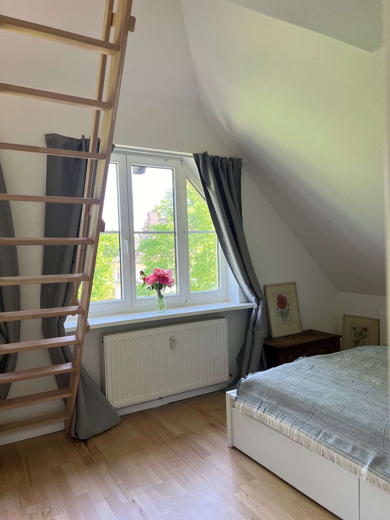 Furnished attic apartment in Grunewald - flooded with light, quiet and central