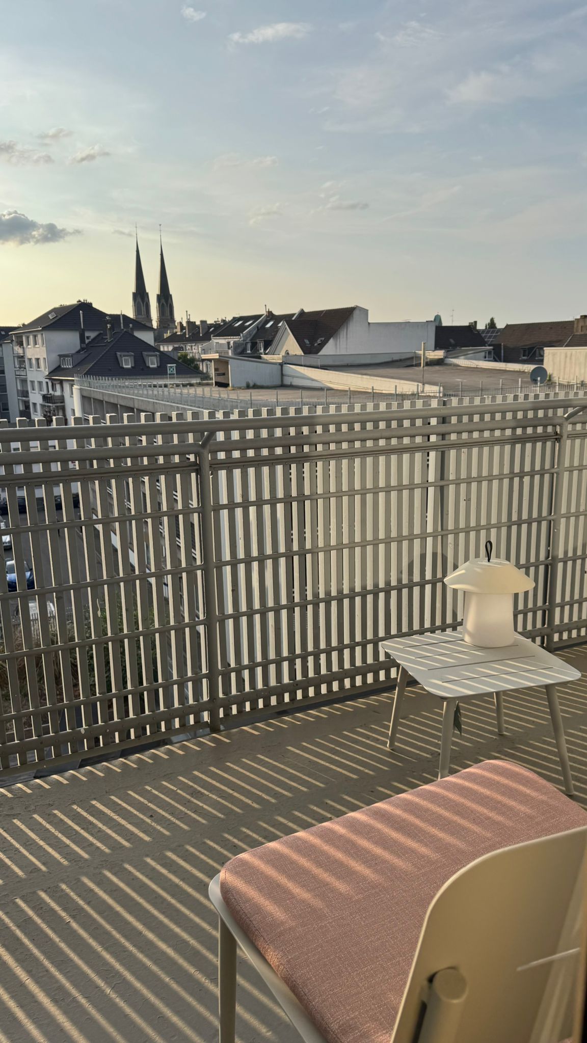 Modern 3-Room City Apartment with Home Office & Large Balcony