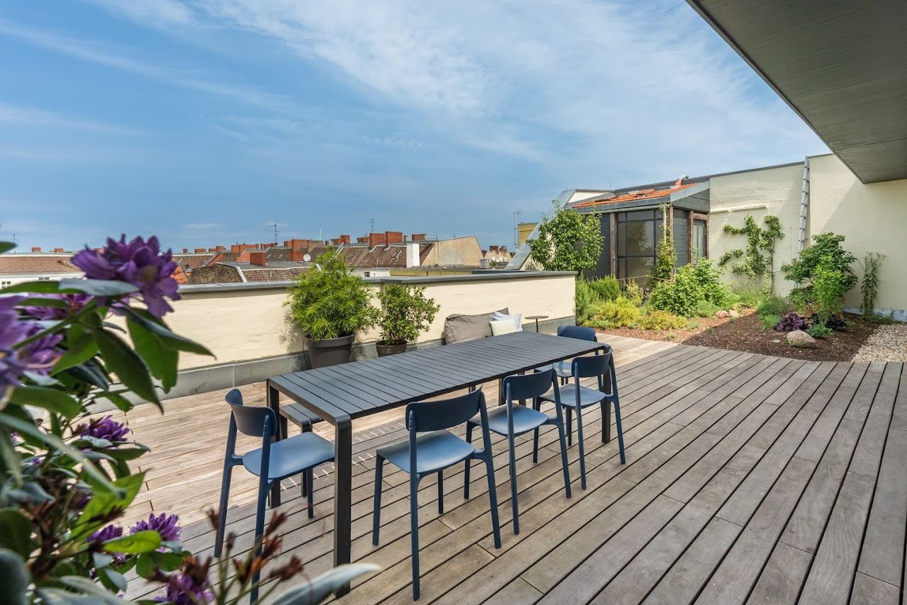 Luxurious Masionette-Apartment (190sqm) & rooftop terrace