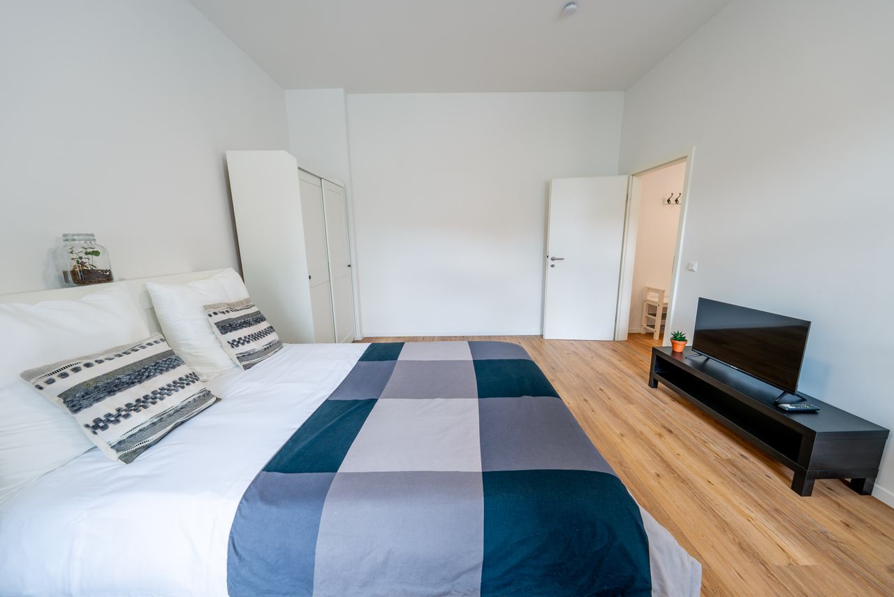 Modern Altbau Studio in Oberschöneweide – Freshly Renovated & Fully Furnished