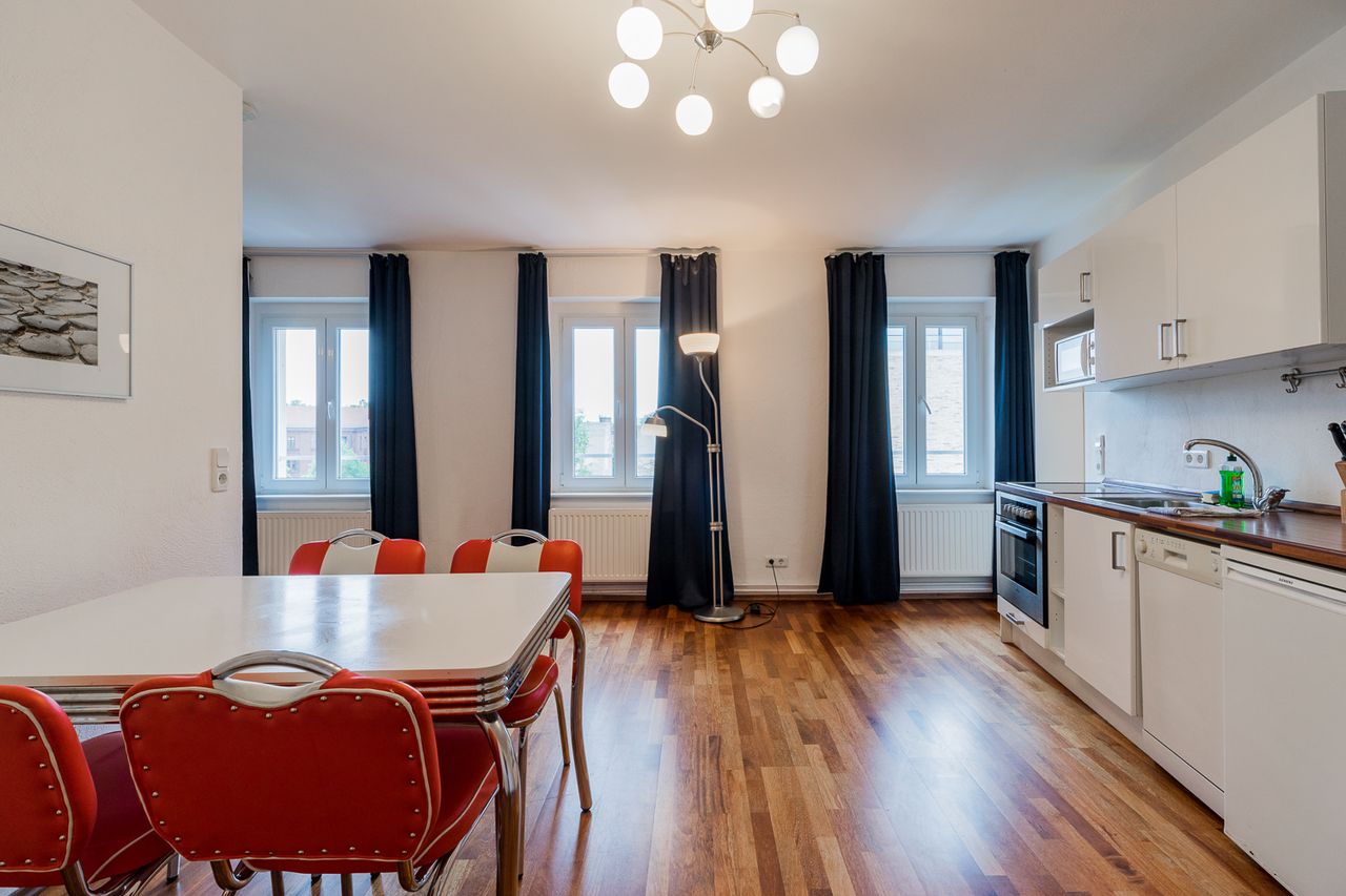 Bright Suite located in Mitte *cleaning included*