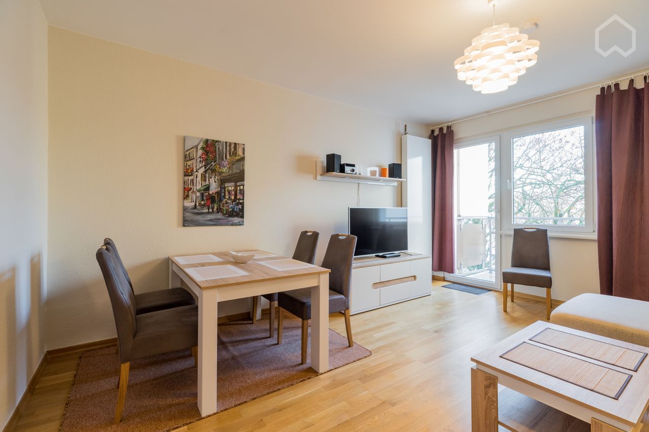 Best location, freshly renovated and fully furnished: Bright 2.5-room apartment in Schöneberg