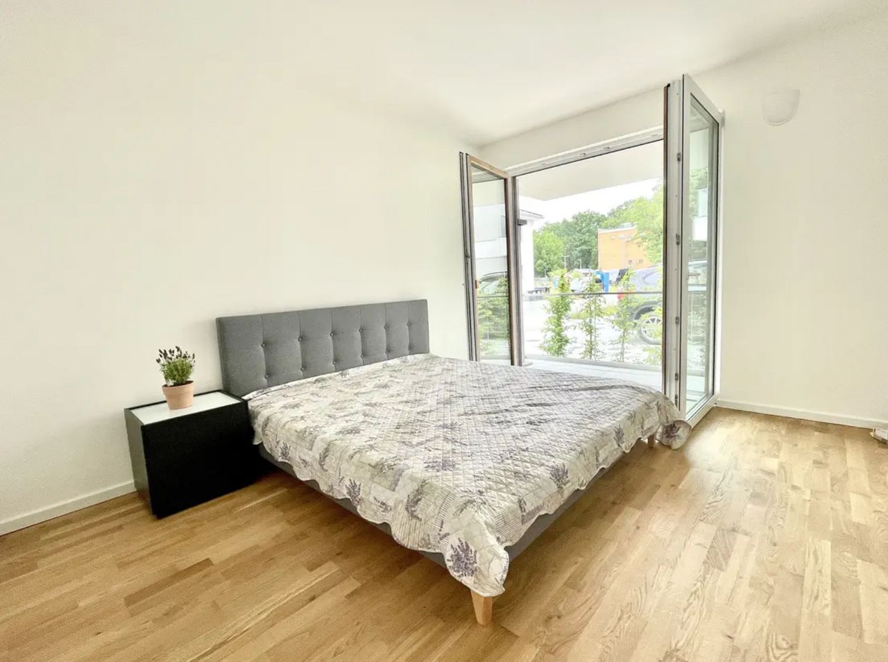 Beautiful garden apartment close to river Havel and 5 Min by car from SIEMENS AG & Co