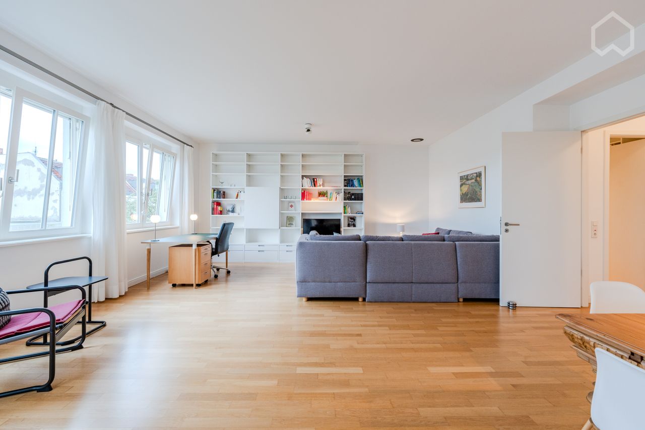 Stylish Furnished 2-Room Apartment with Balcony in Charlottenburg, Berlin