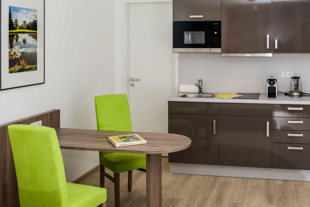 Light-flooded apartment with weekly cleaning service & fitness studio in the house, perfect location in Bogenhausen