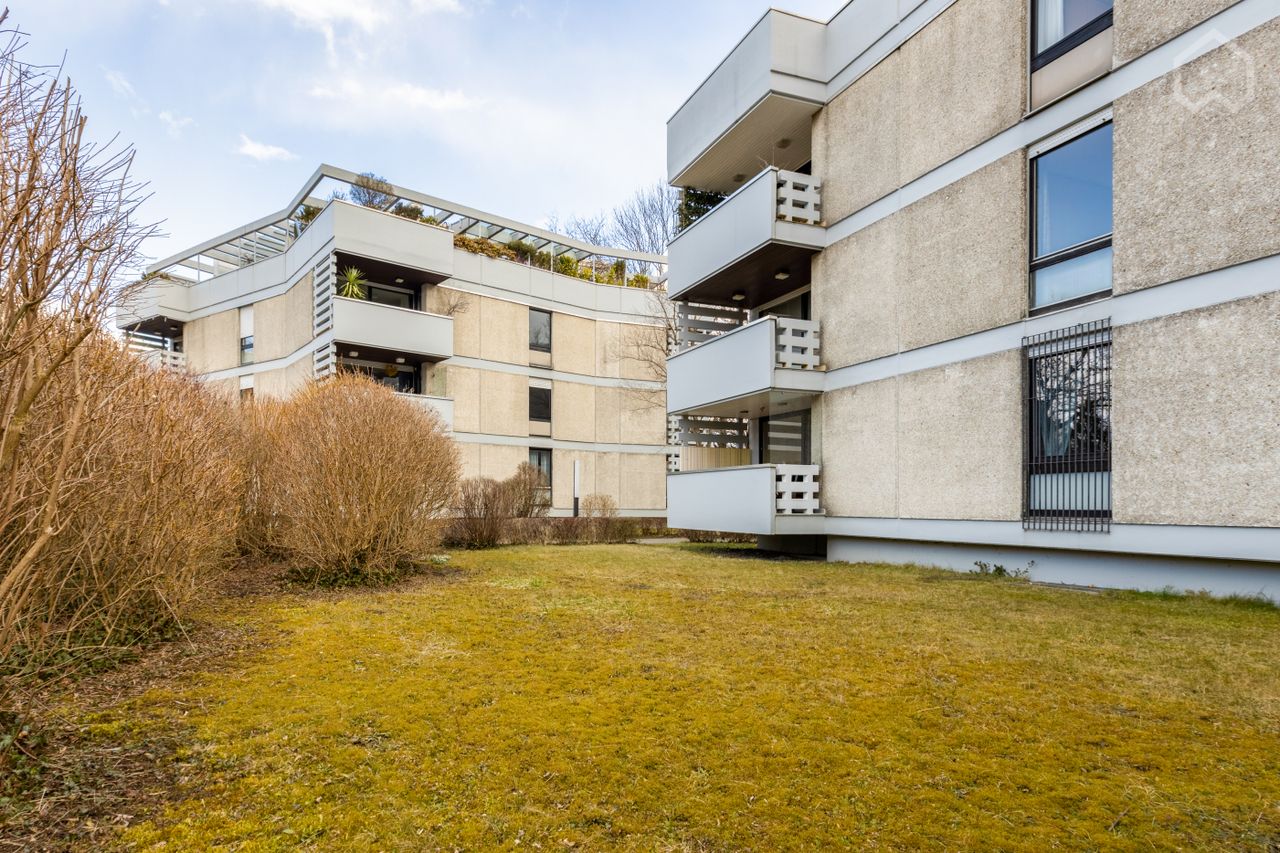 Möblierte Zwei-Zimmer-Wohnung in München's Top-Lage mit großem Balkon und Blick ins Grüne