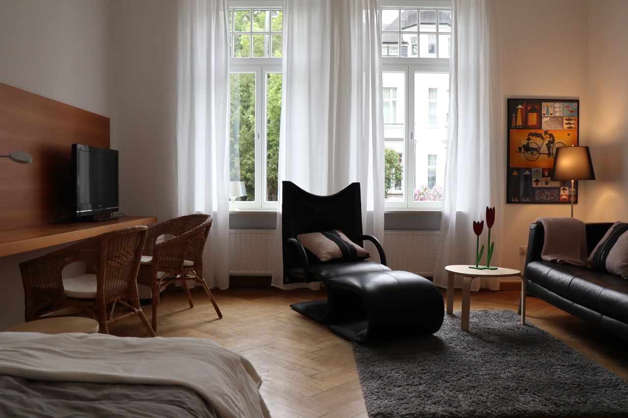 Temporary living in art nouveau villa in the Zooviertel - furnished apartment with terrace