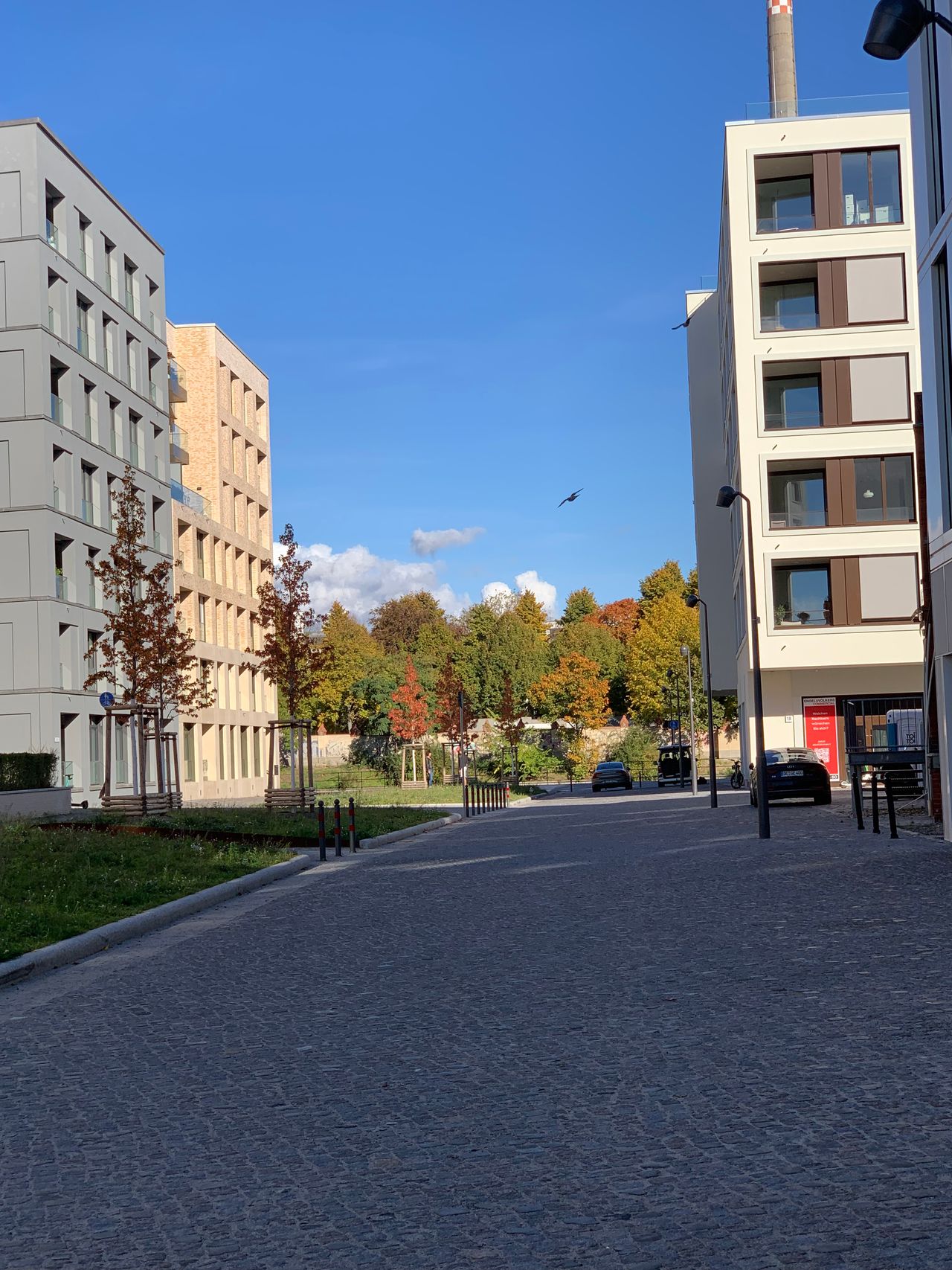 Quiet, cute, water facing flat near Hauptbahnhof