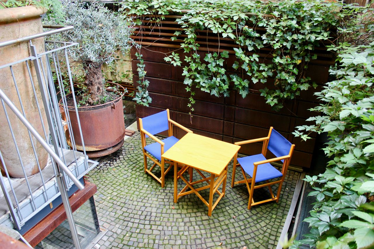 High-end Designer Studio with Balcony and Terrace in Cologne's hippest area