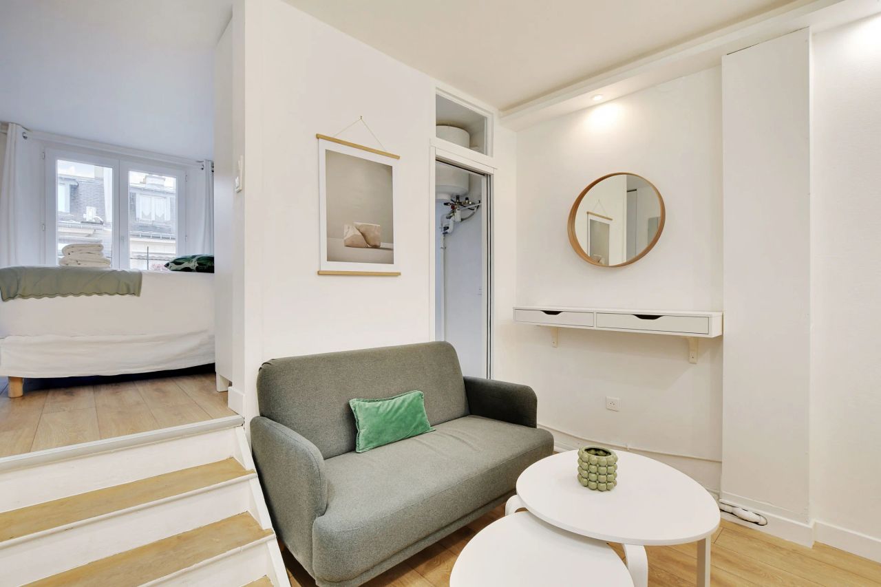 Perfectly optimised flat very well located in the heart of the 17th arrondissement of Paris.