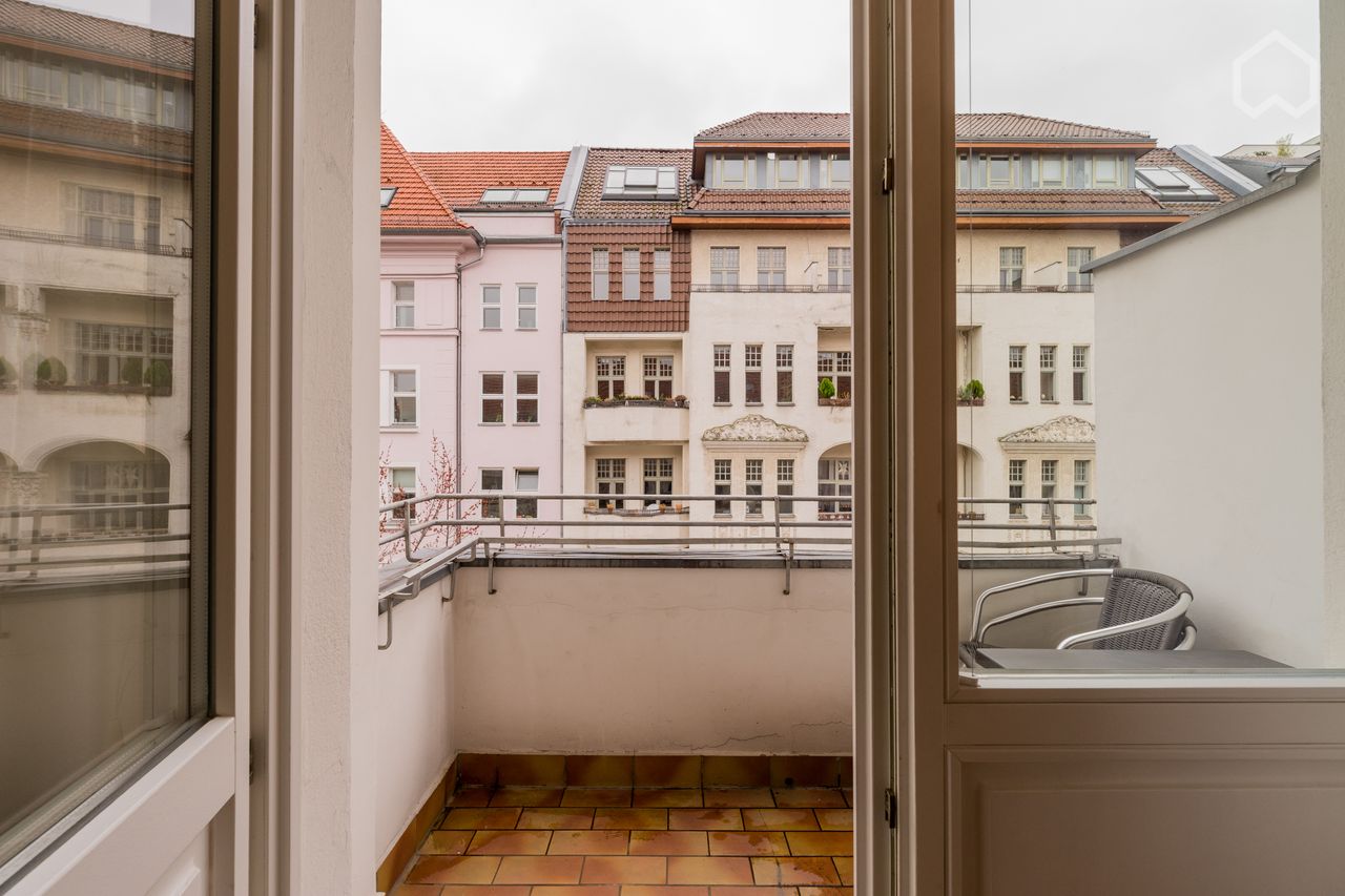 Well equipped, practical and cozy 2 Room-Apartment flat with balcony near Savignyplatz