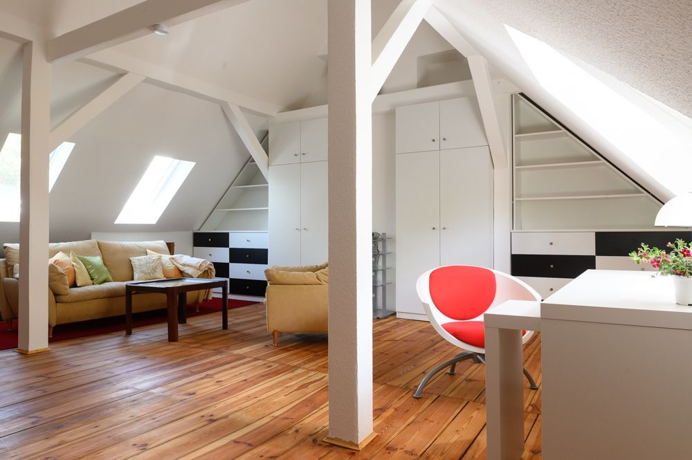 PERFECT LOCATION - beautiful,  bright, renovated maisonette apartment –