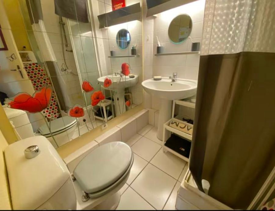 Posh, fully-equipped, spacious,  high ceilinged studio by the Rue Cler and Eiffel Tower.