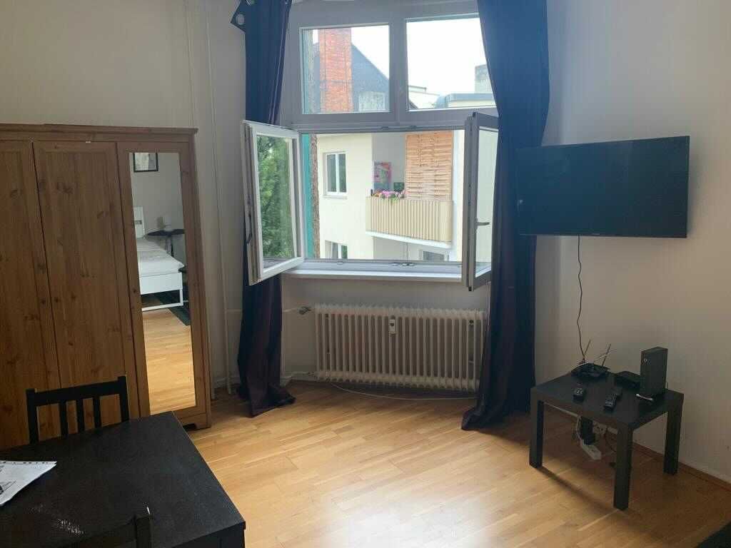 Nicely furnished little studio in Kreuzberg 100m from the Spree river