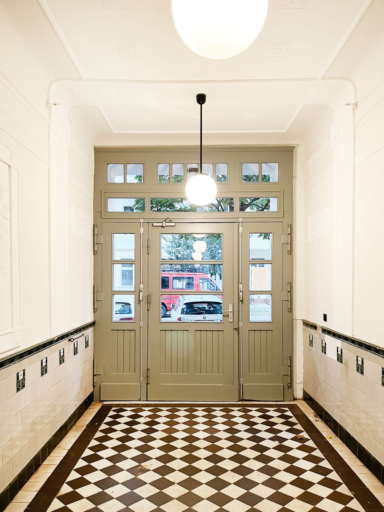 Bright and quiet flat in Prenzlauer Berg with shared magical garden
