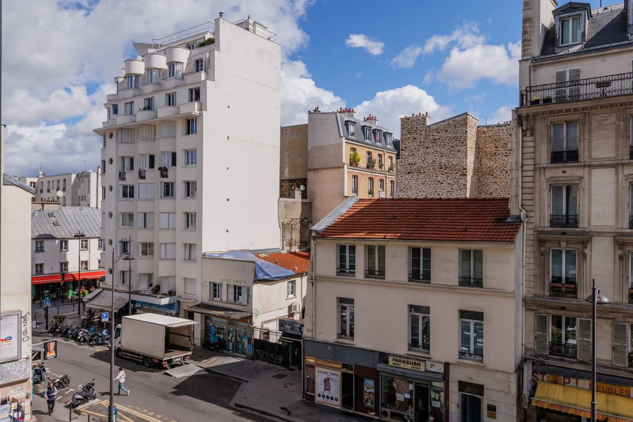 Sunny Apartment in the Heart of the 11th Arrondissement, Steps from République