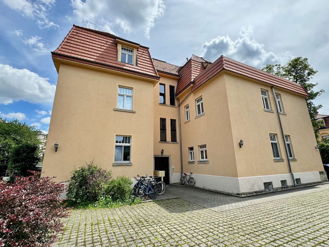 Apartment for Rent in Dresden Klotzsche – Industrial-Style Comfort & Prime Location