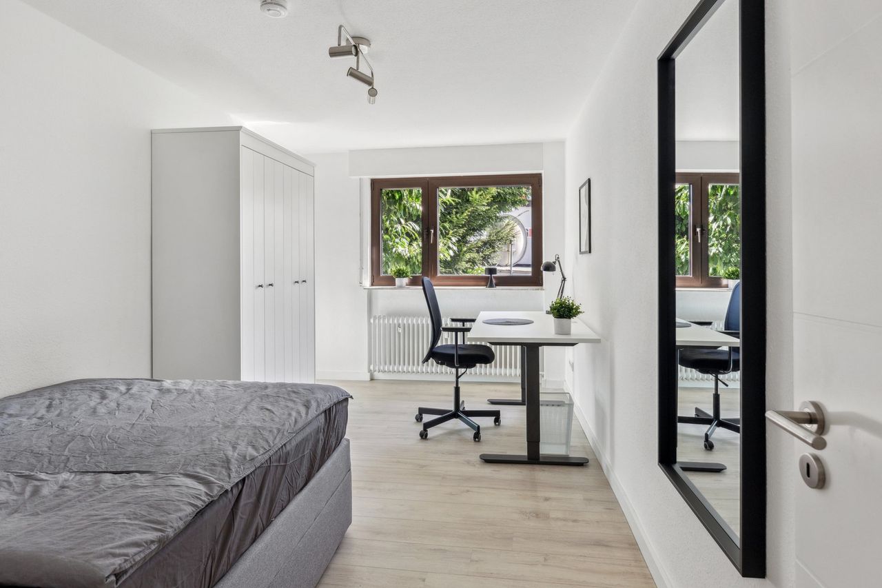 Stylish 2-Room Apartment near Berger Straße – Fully Furnished & Ready to Move In, Central Location in Frankfurt