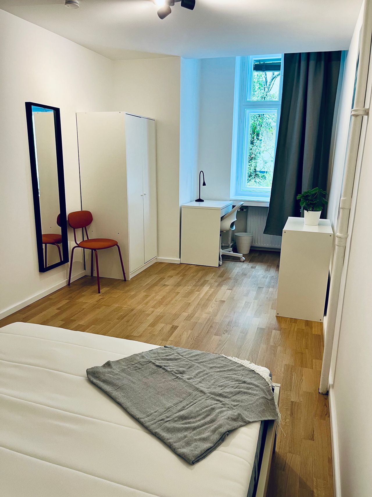 Lovely large Furnished Room in a Cozy Flatshare in Steglitz