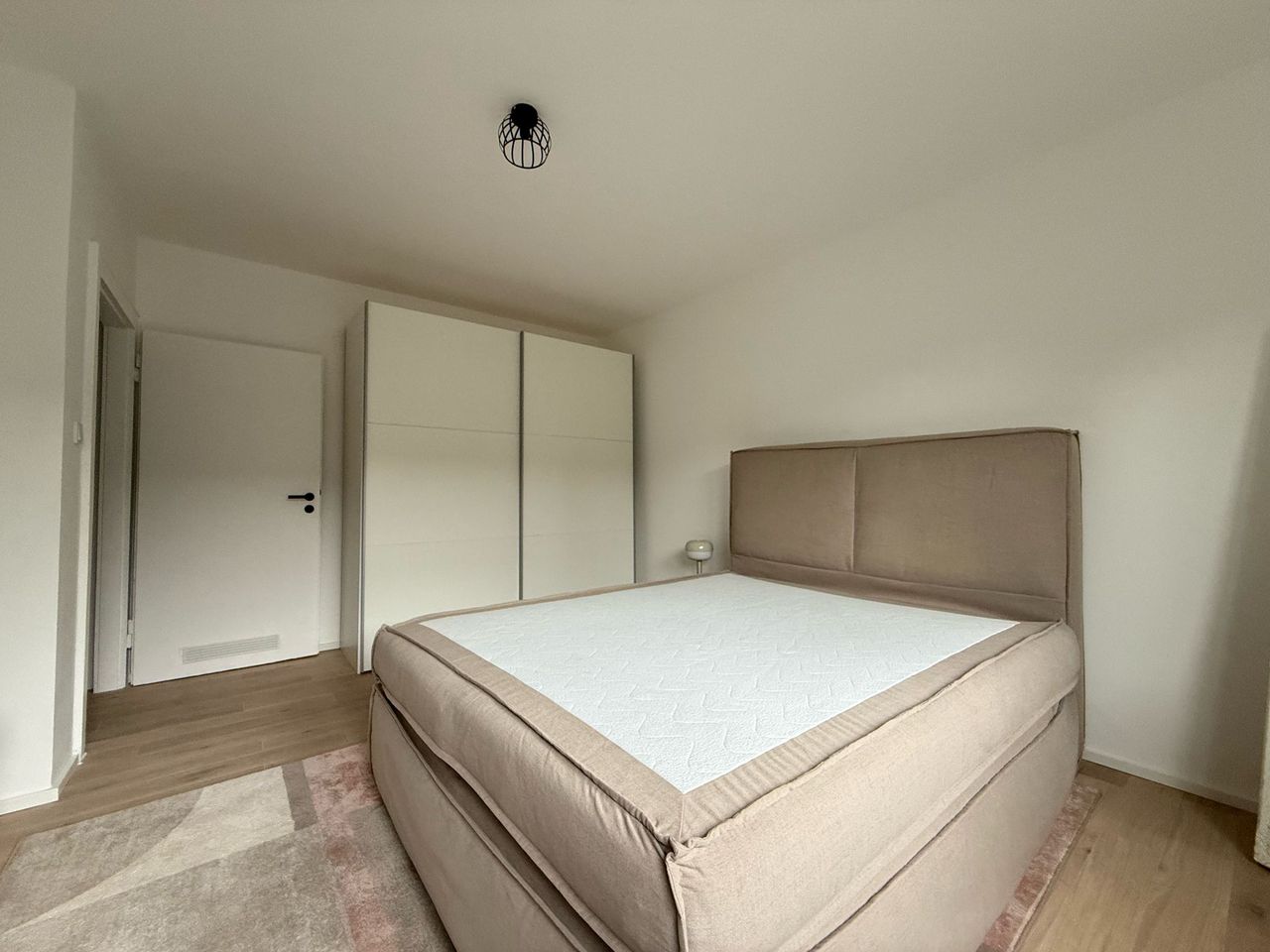 Stylish 2-Room Apartment in the Heart of Bornheim – Quiet Location, Parking Available