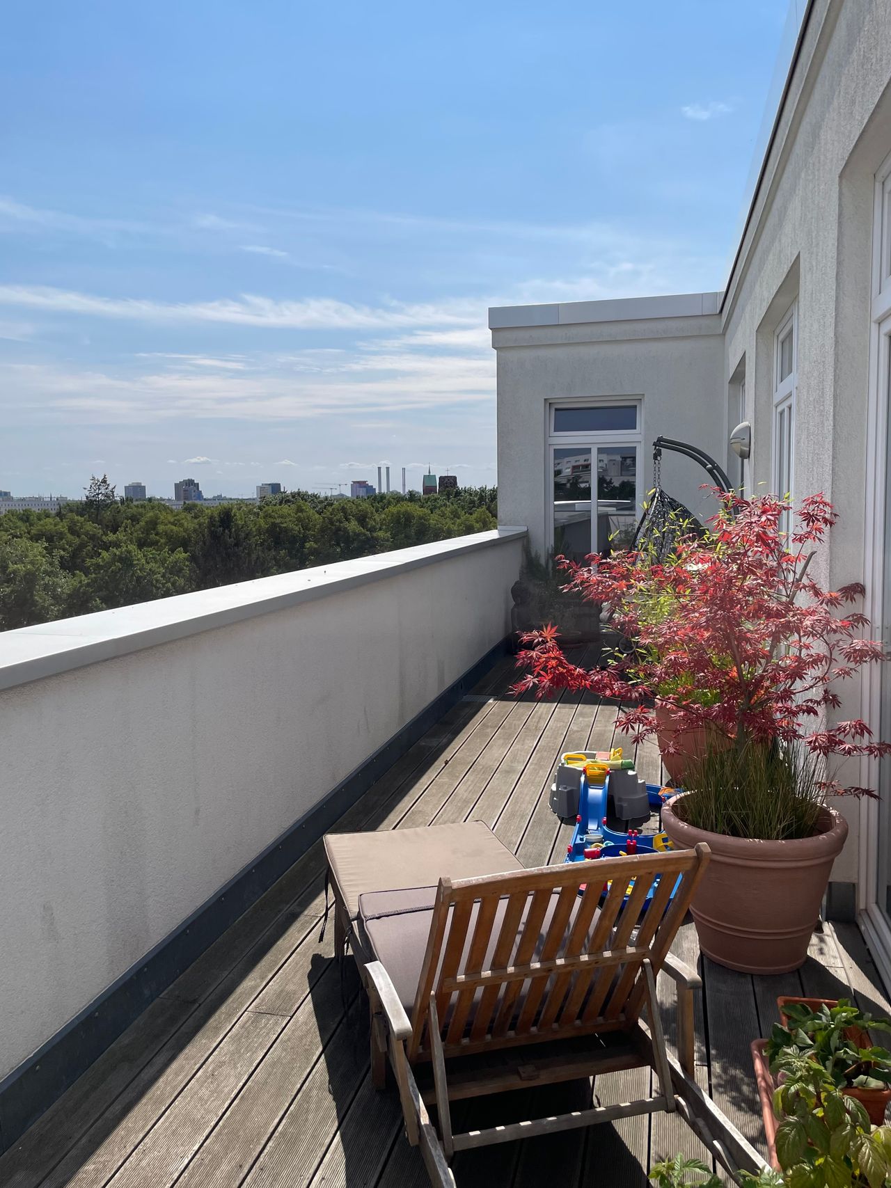 Furnished 3-room Apartment with Roof Top Terrasse in the Heart of Berlin F'Hain